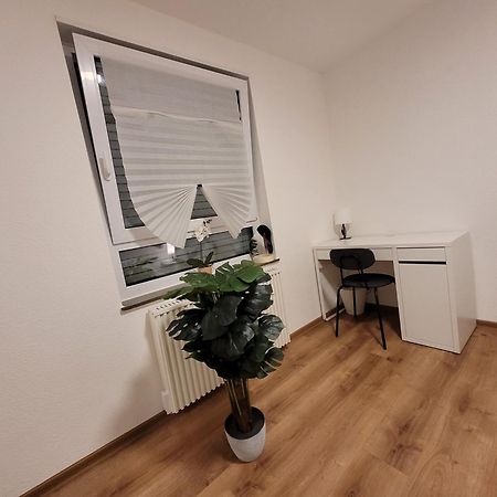 Living Flat, Eine Wohnung Mit Zwei Schlafzimmern Und Balkon Schorndorf  Bagian luar foto