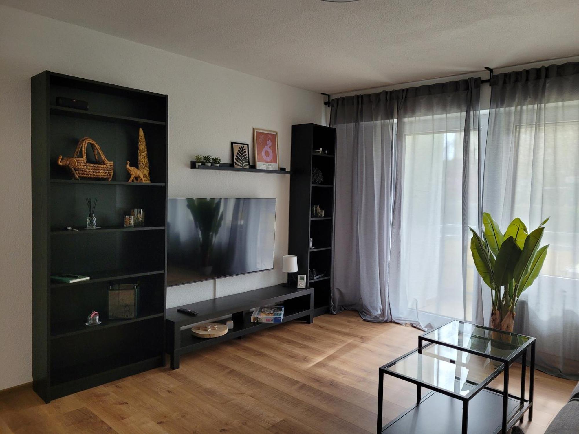 Living Flat, Eine Wohnung Mit Zwei Schlafzimmern Und Balkon Schorndorf  Bagian luar foto
