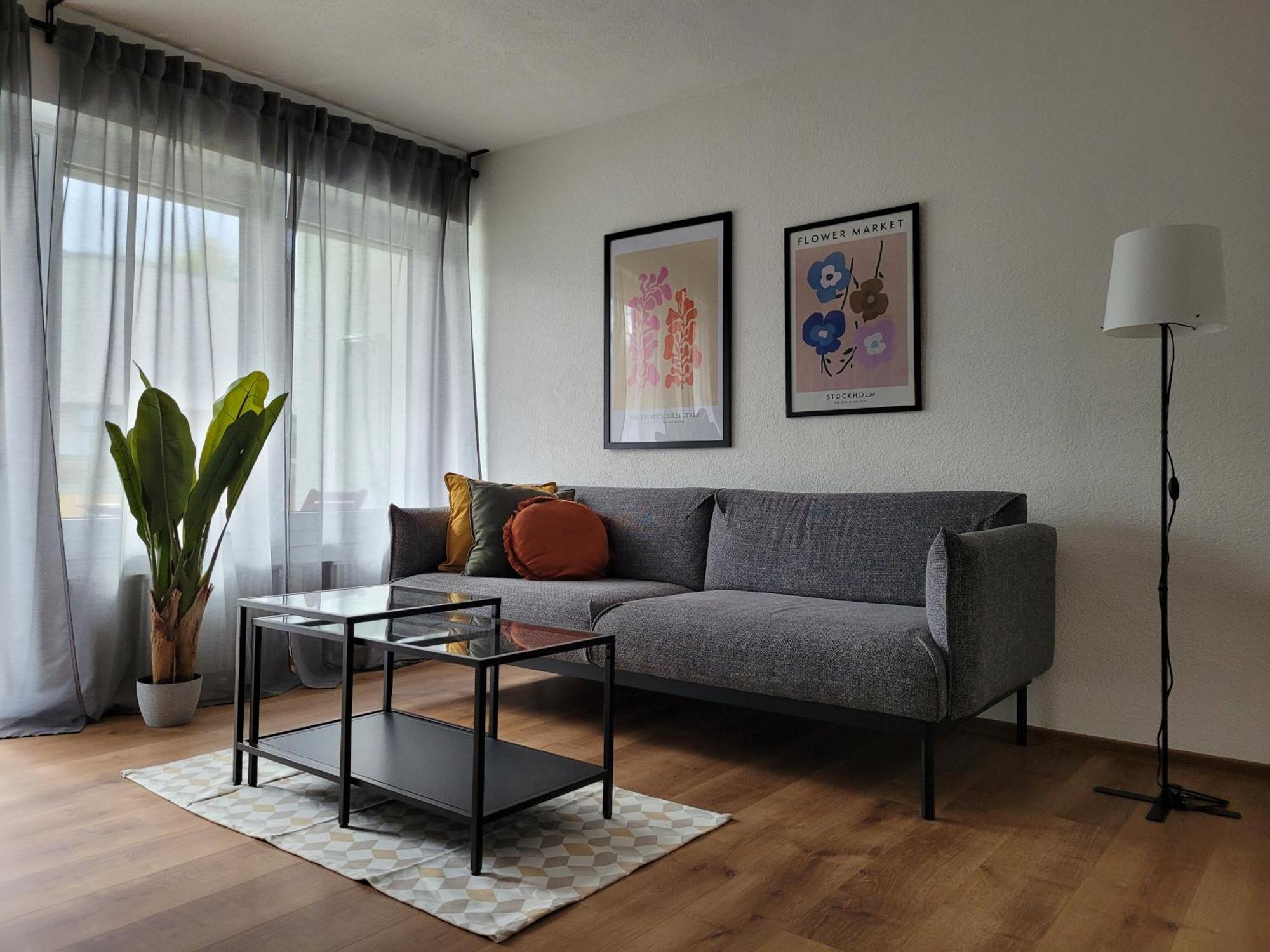Living Flat, Eine Wohnung Mit Zwei Schlafzimmern Und Balkon Schorndorf  Bagian luar foto