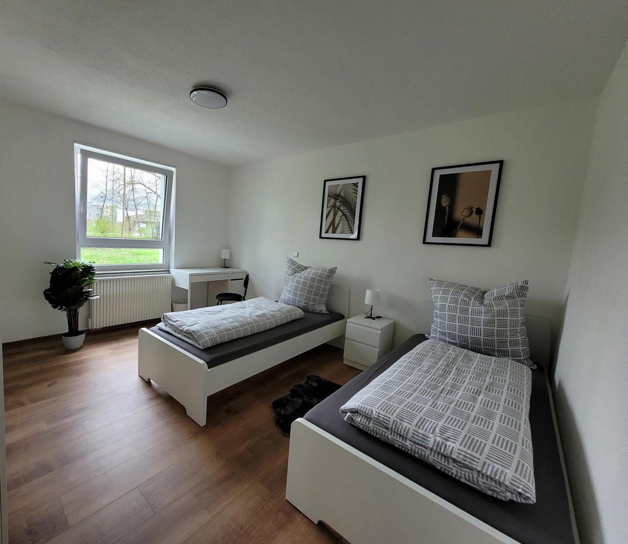 Living Flat, Eine Wohnung Mit Zwei Schlafzimmern Und Balkon Schorndorf  Bagian luar foto