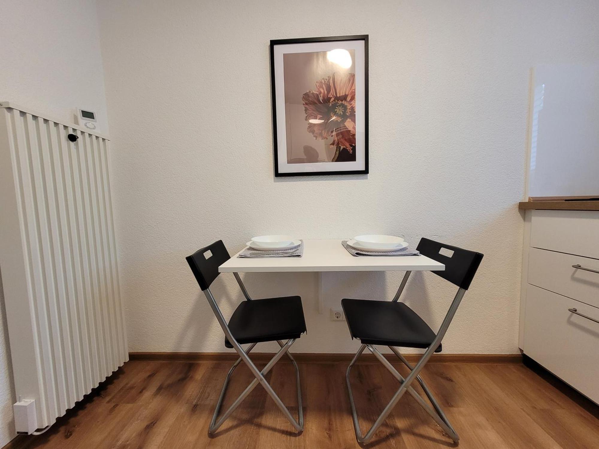Living Flat, Eine Wohnung Mit Zwei Schlafzimmern Und Balkon Schorndorf  Bagian luar foto
