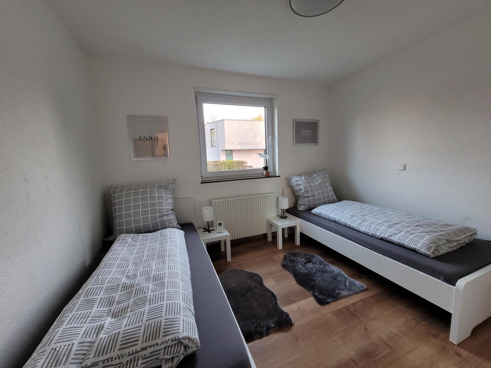 Living Flat, Eine Wohnung Mit Zwei Schlafzimmern Und Balkon Schorndorf  Bagian luar foto