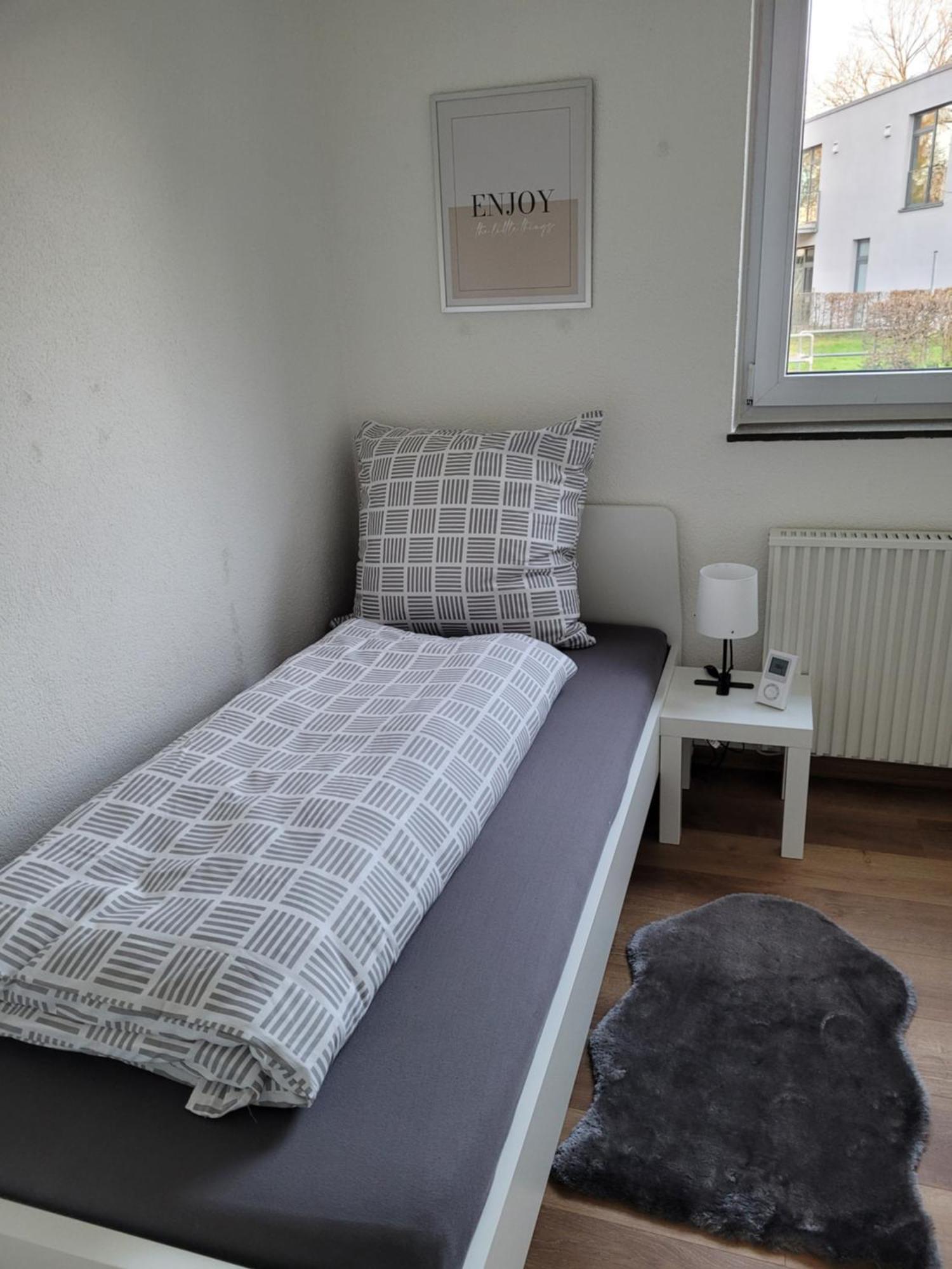 Living Flat, Eine Wohnung Mit Zwei Schlafzimmern Und Balkon Schorndorf  Bagian luar foto