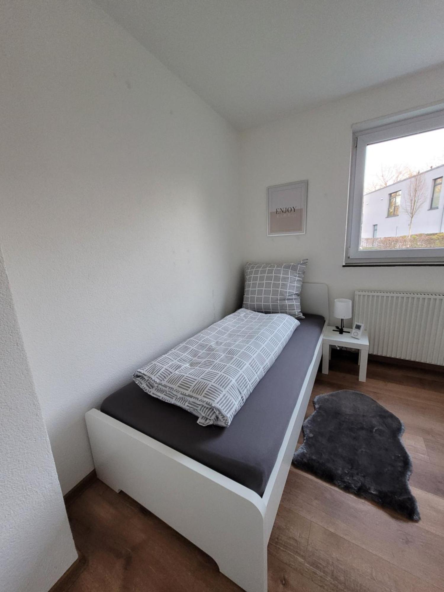 Living Flat, Eine Wohnung Mit Zwei Schlafzimmern Und Balkon Schorndorf  Bagian luar foto