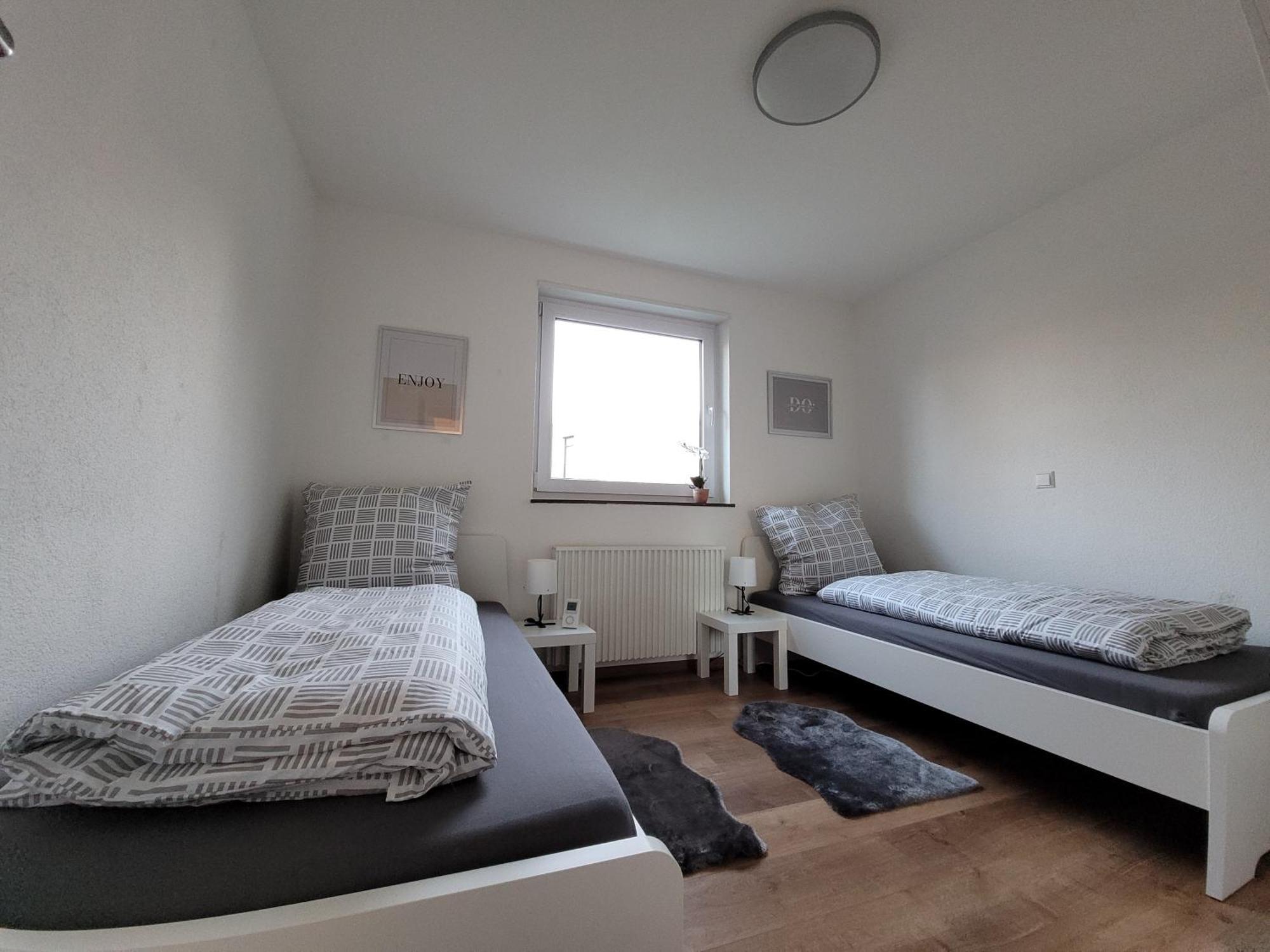 Living Flat, Eine Wohnung Mit Zwei Schlafzimmern Und Balkon Schorndorf  Bagian luar foto