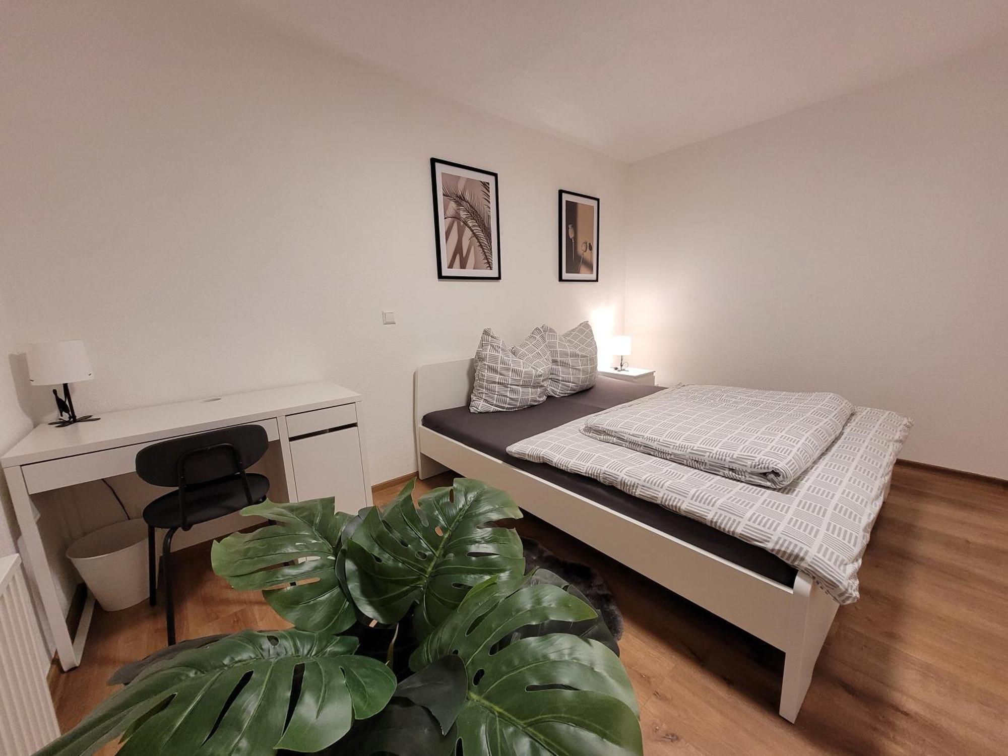 Living Flat, Eine Wohnung Mit Zwei Schlafzimmern Und Balkon Schorndorf  Bagian luar foto
