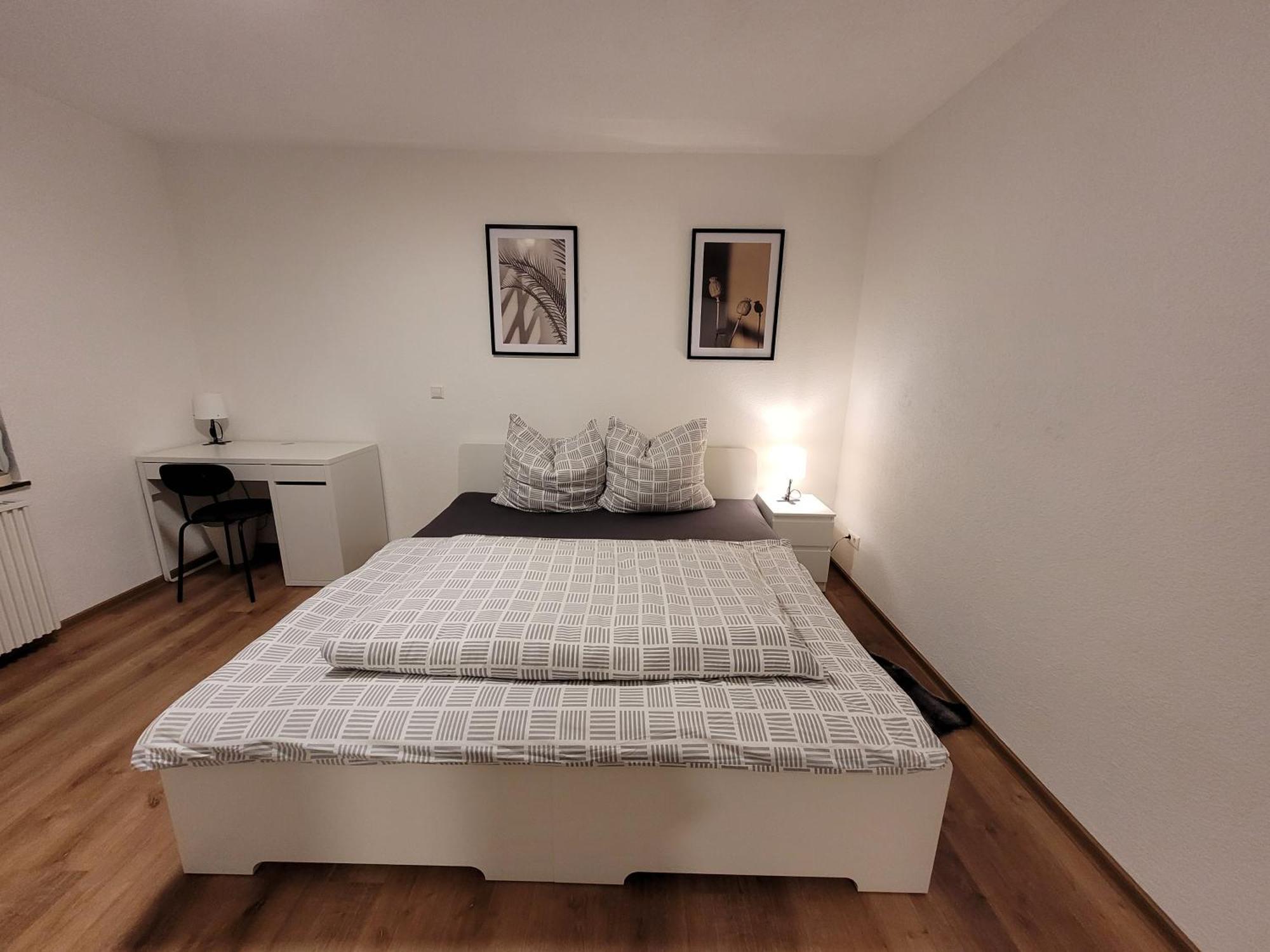 Living Flat, Eine Wohnung Mit Zwei Schlafzimmern Und Balkon Schorndorf  Bagian luar foto