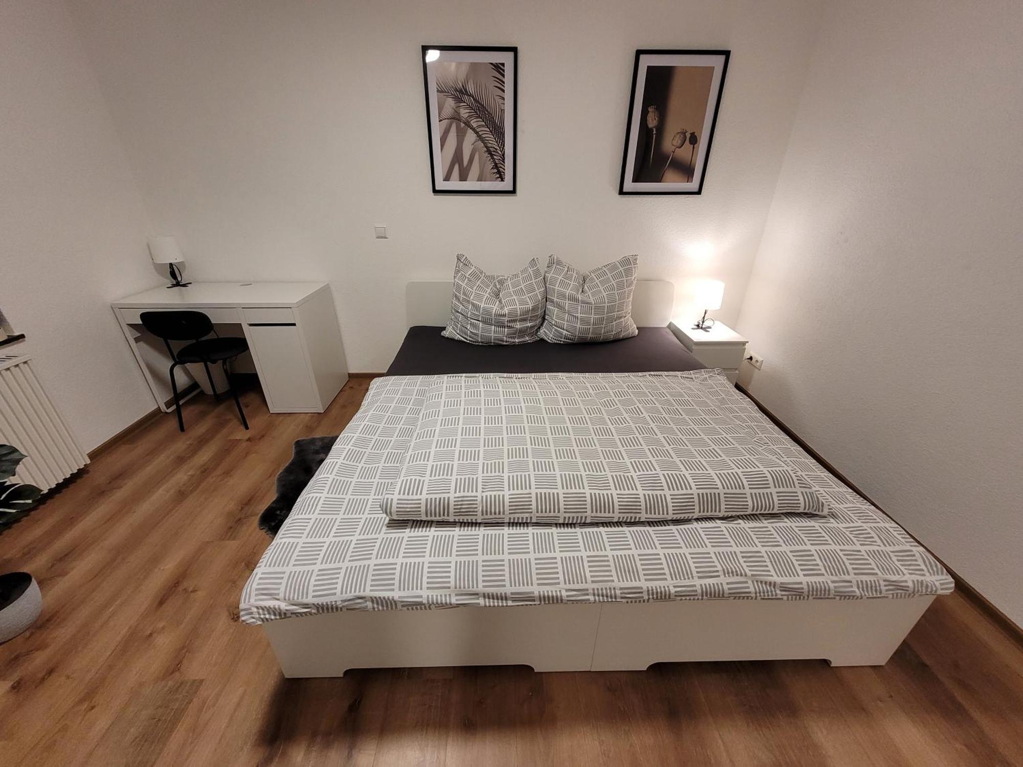 Living Flat, Eine Wohnung Mit Zwei Schlafzimmern Und Balkon Schorndorf  Bagian luar foto